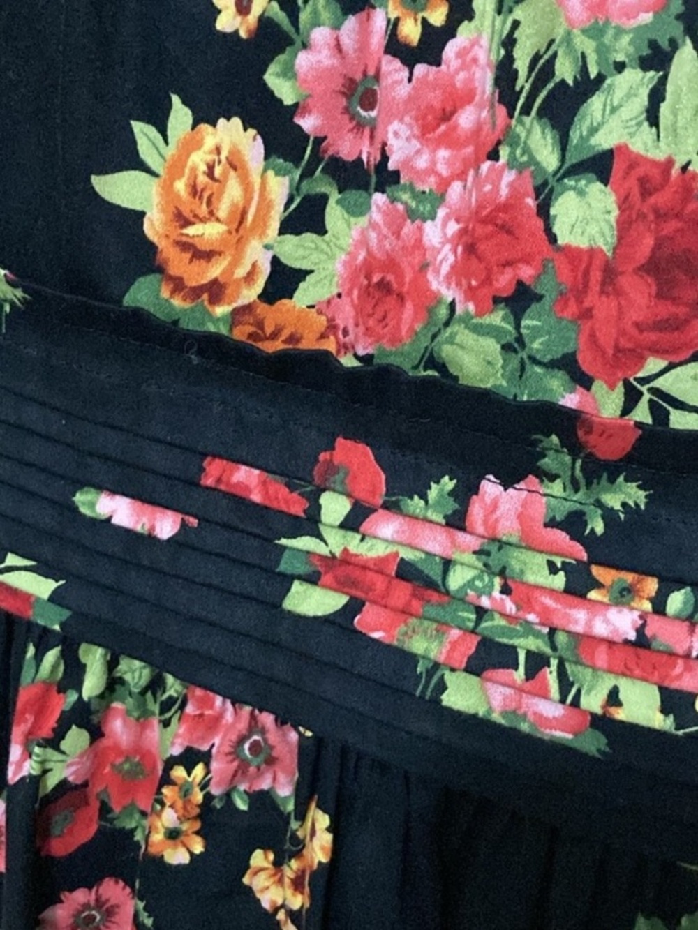 Ruby Belle Black Floral Scoop-Neck Summer Dress, Size 4, pleated waistline - Picture 5 of 10